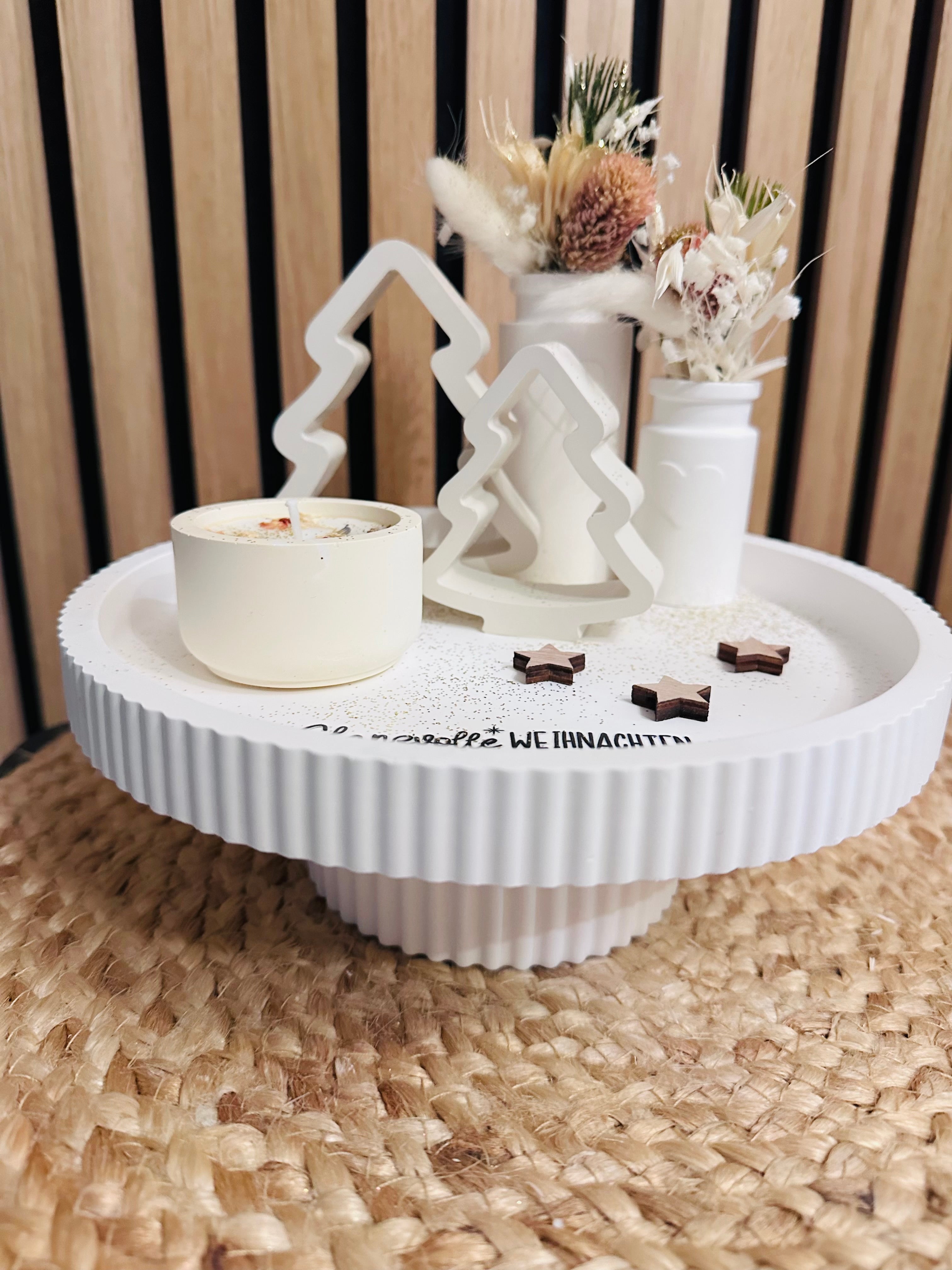 Glanzvolle Weihnachten - Dekorative Etagere mit Trockenblumen