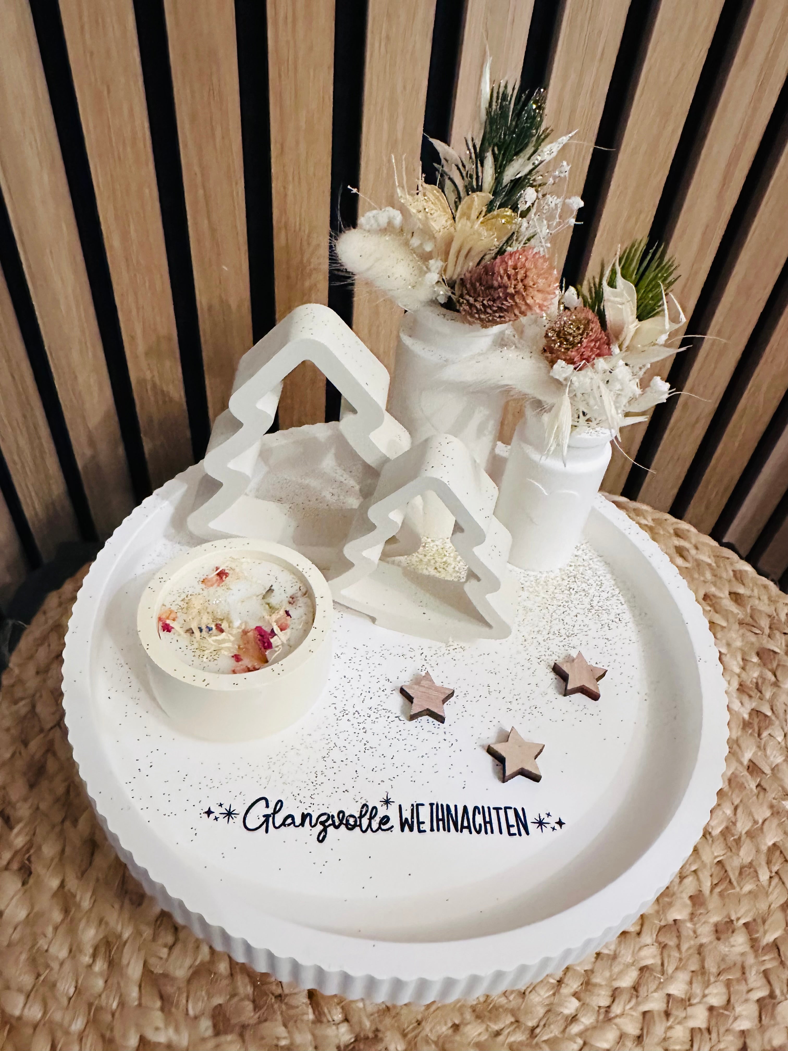 Glanzvolle Weihnachten - Dekorative Etagere mit Trockenblumen